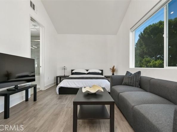 10861 Hartsook Street, North Hollywood (los Angeles) CA 91601