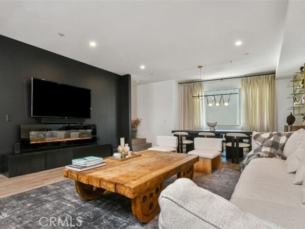 10861 Hartsook Street, North Hollywood (los Angeles) CA 91601