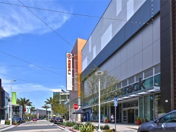 10861 Hartsook Street, North Hollywood (los Angeles) CA 91601