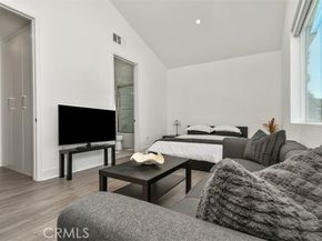 10861 Hartsook Street, North Hollywood (los Angeles) CA 91601