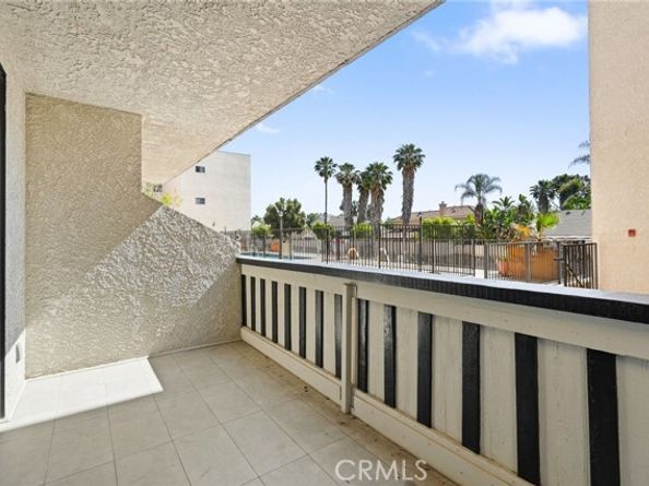 19029 Nordhoff Street 103, Northridge (los Angeles) CA 91324