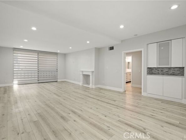 19029 Nordhoff Street 103, Northridge (los Angeles) CA 91324