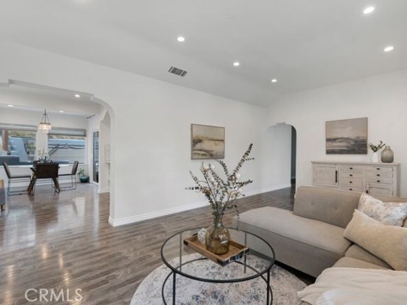 19419 Oxnard Street, Tarzana (los Angeles) CA 91356