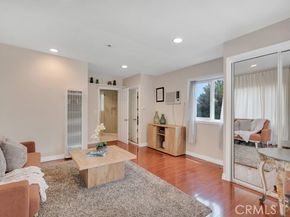 19419 Oxnard Street, Tarzana (los Angeles) CA 91356