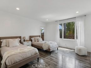 19419 Oxnard Street, Tarzana (los Angeles) CA 91356