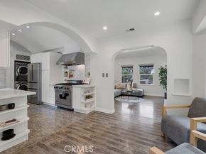 19419 Oxnard Street, Tarzana (los Angeles) CA 91356