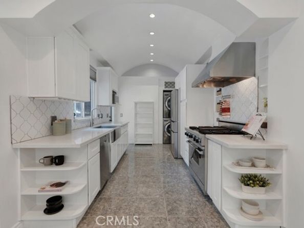 19419 Oxnard Street, Tarzana (los Angeles) CA 91356