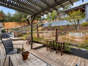 19419 Oxnard Street, Tarzana (los Angeles) CA 91356