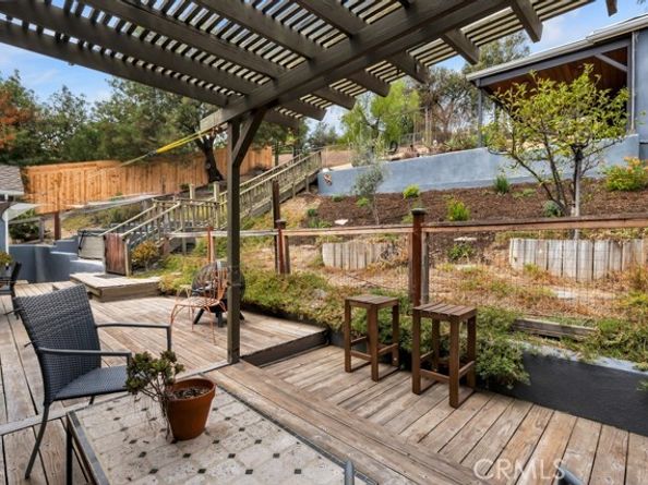 19419 Oxnard Street, Tarzana (los Angeles) CA 91356