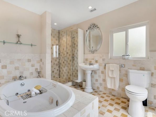 19419 Oxnard Street, Tarzana (los Angeles) CA 91356