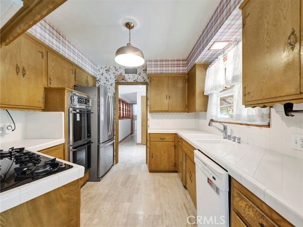 8383 Paso Robles Avenue, Northridge (los Angeles) CA 91325