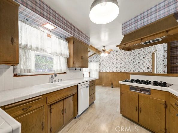 8383 Paso Robles Avenue, Northridge (los Angeles) CA 91325