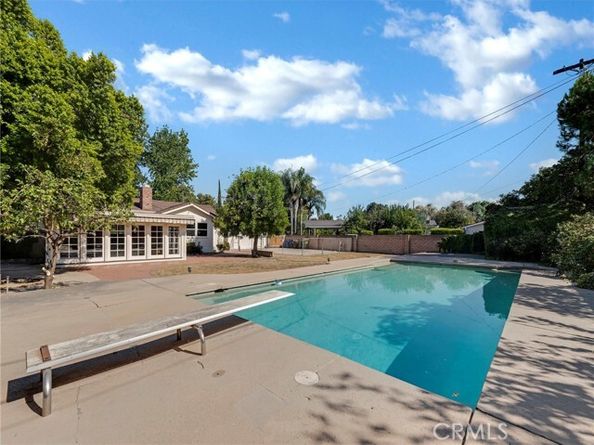 8383 Paso Robles Avenue, Northridge (los Angeles) CA 91325