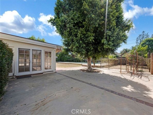 8383 Paso Robles Avenue, Northridge (los Angeles) CA 91325