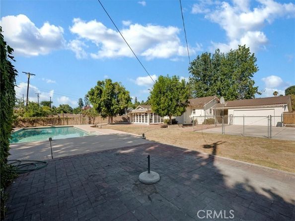 8383 Paso Robles Avenue, Northridge (los Angeles) CA 91325