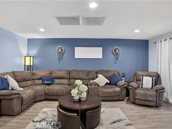 8330 Stansbury Avenue, Panorama City (los Angeles) CA 91402