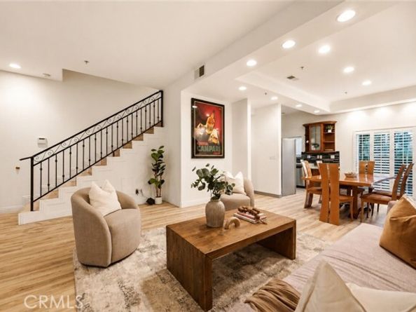 10833 Kling Street 4, North Hollywood (los Angeles) CA 91602