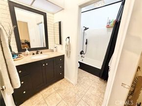 15555 Nordhoff 10, North Hills (los Angeles) CA 91343