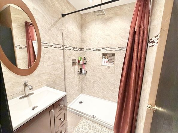 15555 Nordhoff 10, North Hills (los Angeles) CA 91343