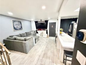 15555 Nordhoff 10, North Hills (los Angeles) CA 91343