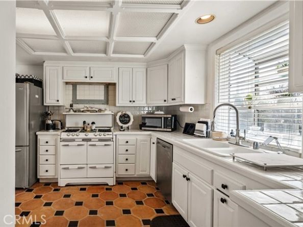 13382 Astoria, Sylmar (los Angeles) CA 91342
