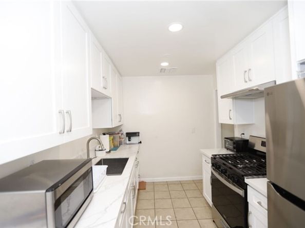 50 Paradise, Carson CA 90745