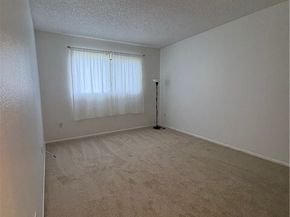 9047 Langdon Avenue 38, North Hills (los Angeles) CA 91343