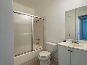 9047 Langdon Avenue 38, North Hills (los Angeles) CA 91343