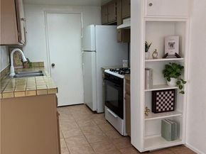 9047 Langdon Avenue 38, North Hills (los Angeles) CA 91343