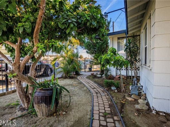 620 W D, Ontario CA 91762