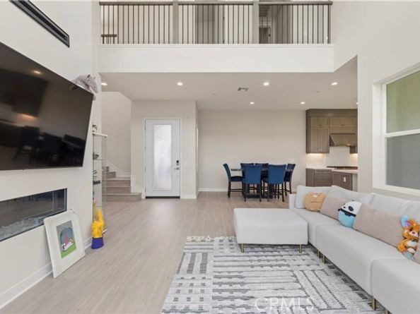120 Holliston, Lake Forest (el Toro) CA 92630