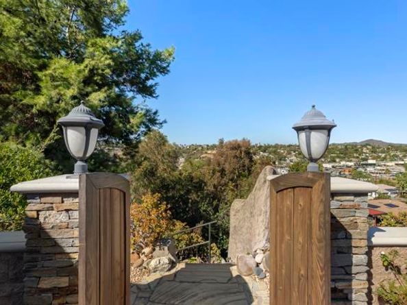 3885 Demus St, San Diego CA 92115