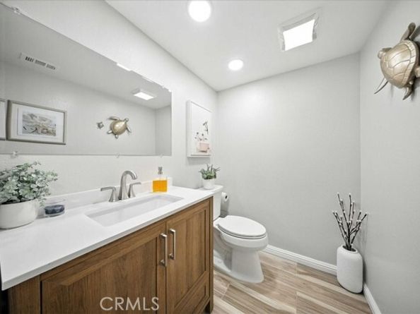 22212 Summit Hill Drive 18, Lake Forest (el Toro) CA 92630