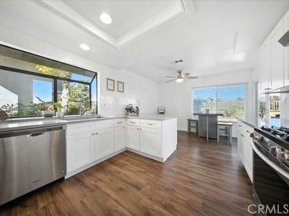 22212 Summit Hill Drive 18, Lake Forest (el Toro) CA 92630