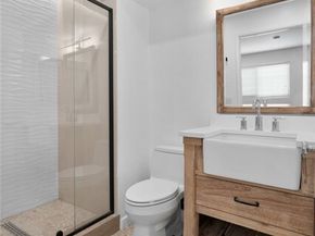 11119 Camarillo St 104, North Hollywood (los Angeles) CA 91602