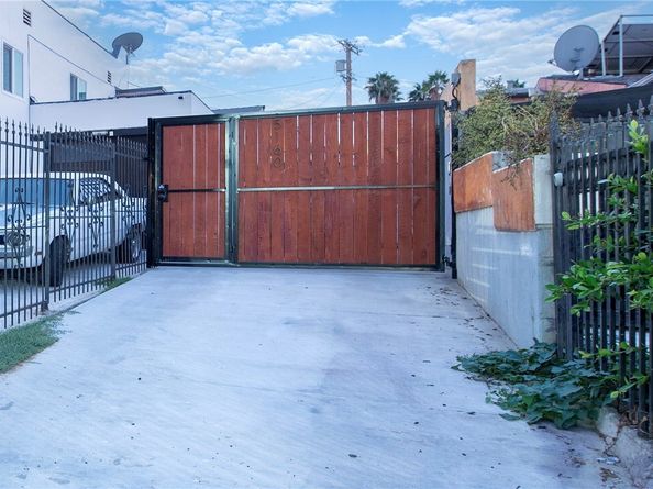 5160 Oakland, Los Angeles CA 90032