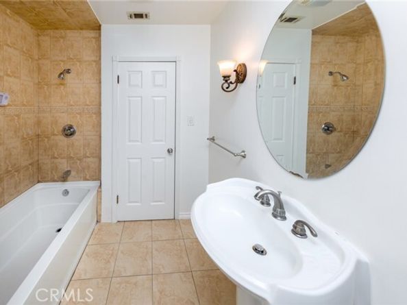 8755 Rincon Avenue, Sun Valley (los Angeles) CA 91352
