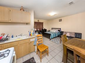 8755 Rincon Avenue, Sun Valley (los Angeles) CA 91352