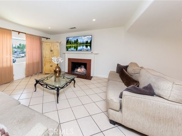 8755 Rincon Avenue, Sun Valley (los Angeles) CA 91352
