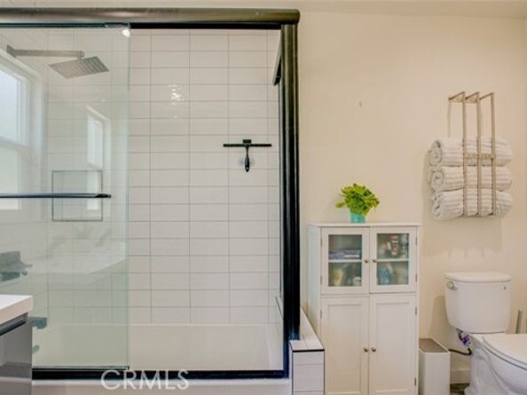 23853 Hatteras Street, Woodland Hills (los Angeles) CA 91367
