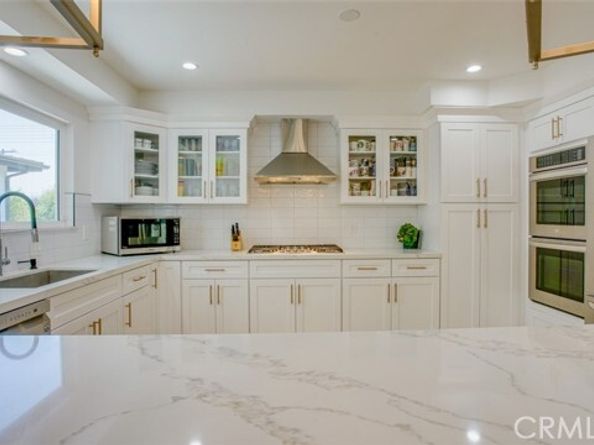 23853 Hatteras Street, Woodland Hills (los Angeles) CA 91367