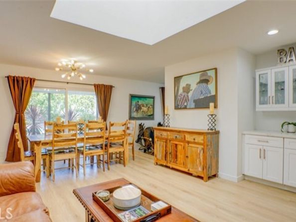 23853 Hatteras Street, Woodland Hills (los Angeles) CA 91367