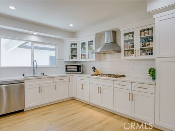 23853 Hatteras Street, Woodland Hills (los Angeles) CA 91367