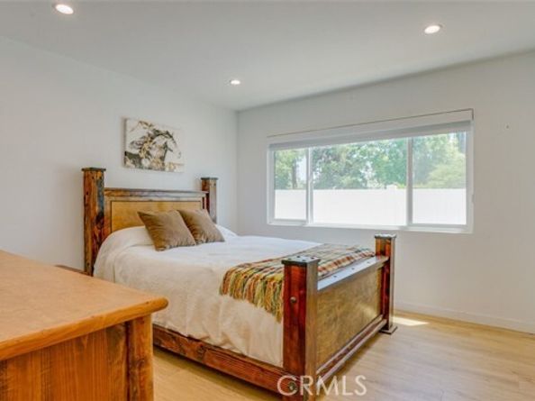 23853 Hatteras Street, Woodland Hills (los Angeles) CA 91367