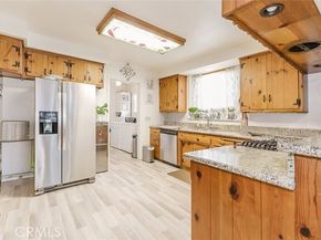 15439 Hart Street, Van Nuys (los Angeles) CA 91406