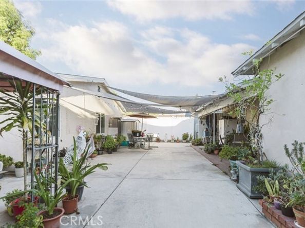 15439 Hart Street, Van Nuys (los Angeles) CA 91406
