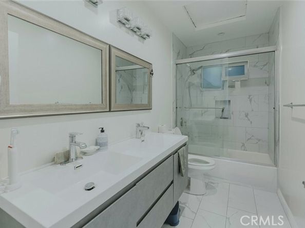 15439 Hart Street, Van Nuys (los Angeles) CA 91406