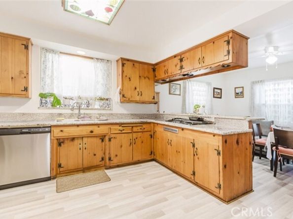 15439 Hart Street, Van Nuys (los Angeles) CA 91406