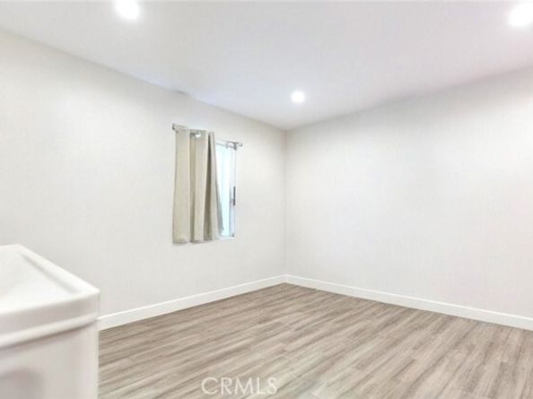 15439 Hart Street, Van Nuys (los Angeles) CA 91406