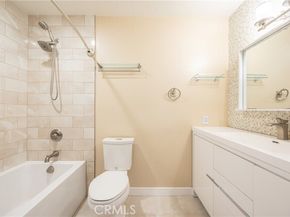 18230 Oxnard Street 110, Tarzana (los Angeles) CA 91356